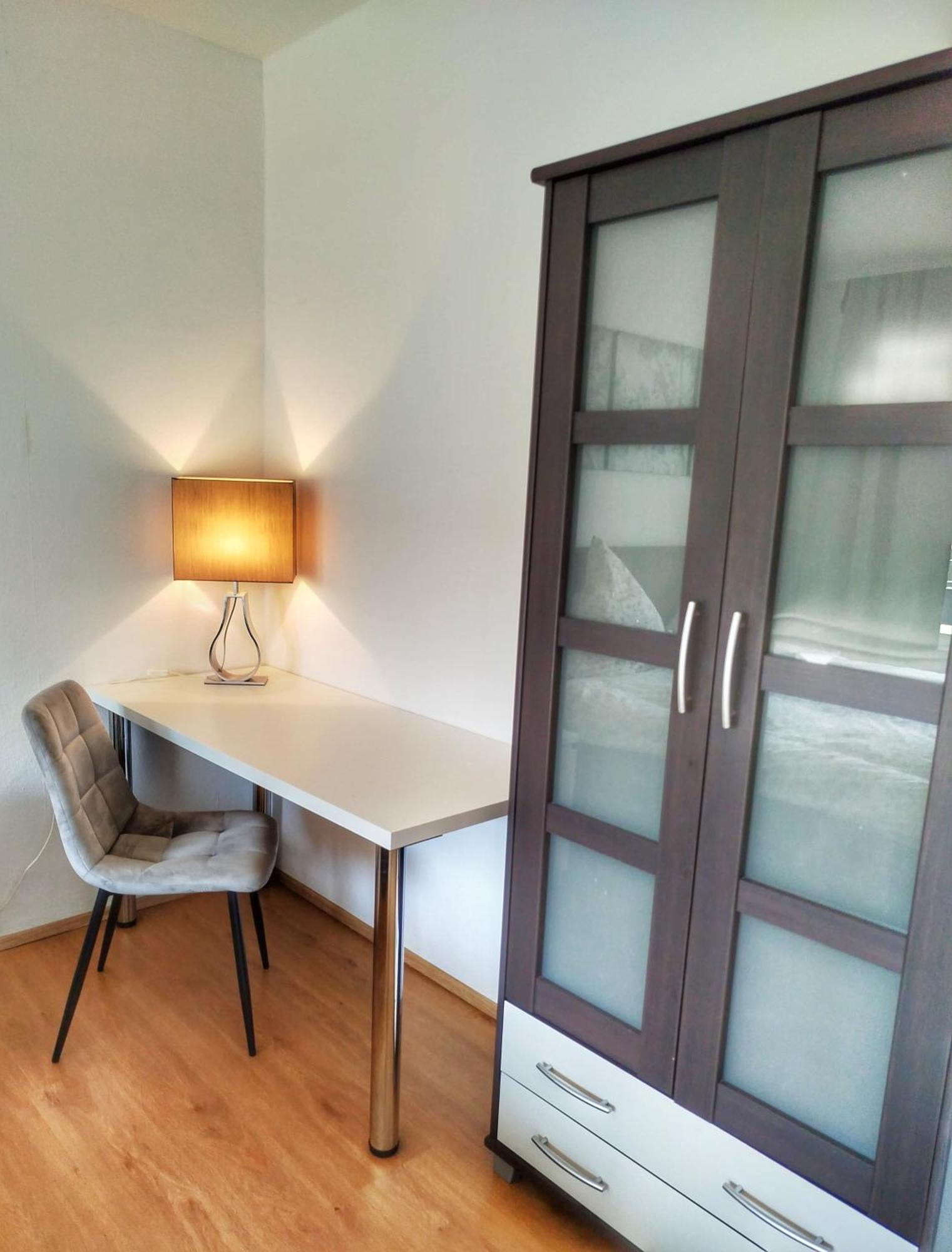 2 Mit Balkon *